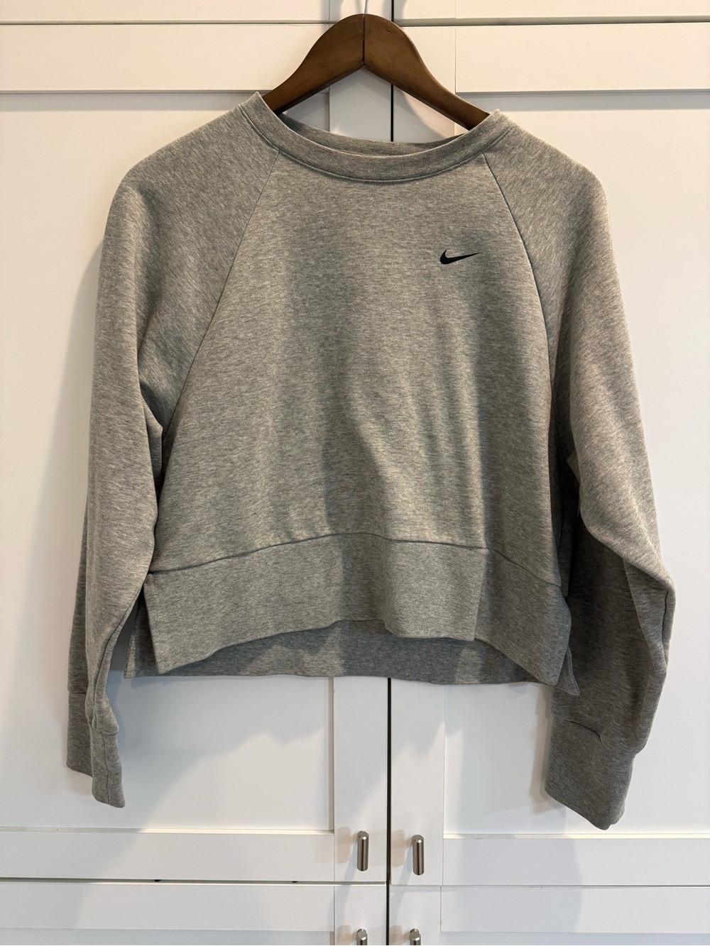 Nike Dri-FIT Cropped Training Sweatshirt Gray Open Back Women’s Small